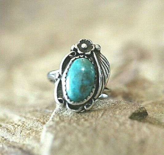 *VINTAGE*  Native American Sterling Silver & Turquoise Ring  Size 5.25