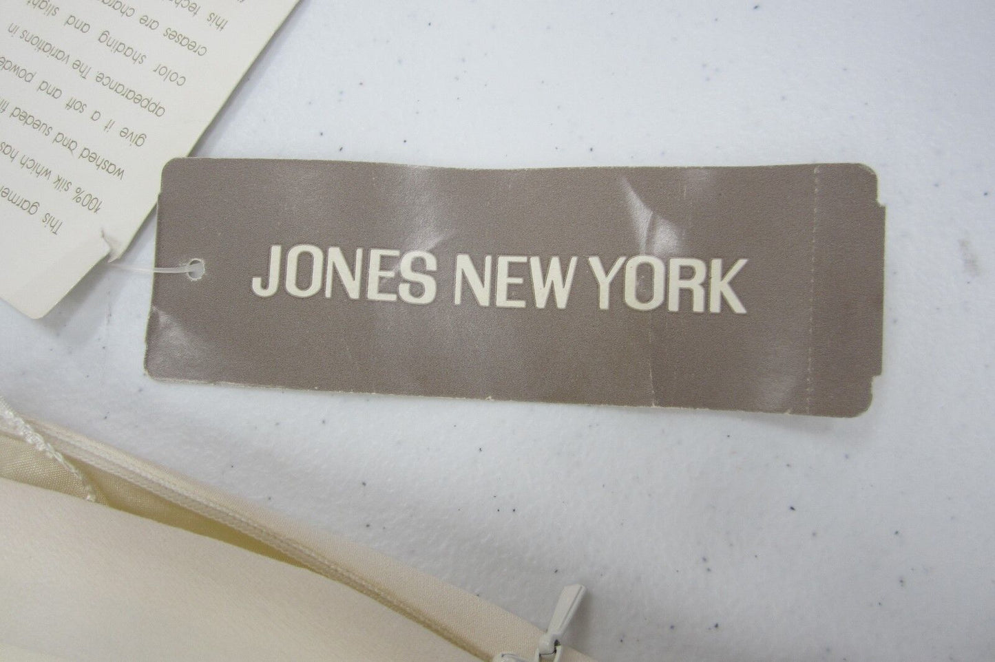 *NWT* JONES NEW YORK ($99.00 Retail)) 100% Silk Wrap Straight Skirt Ivory Sz 4