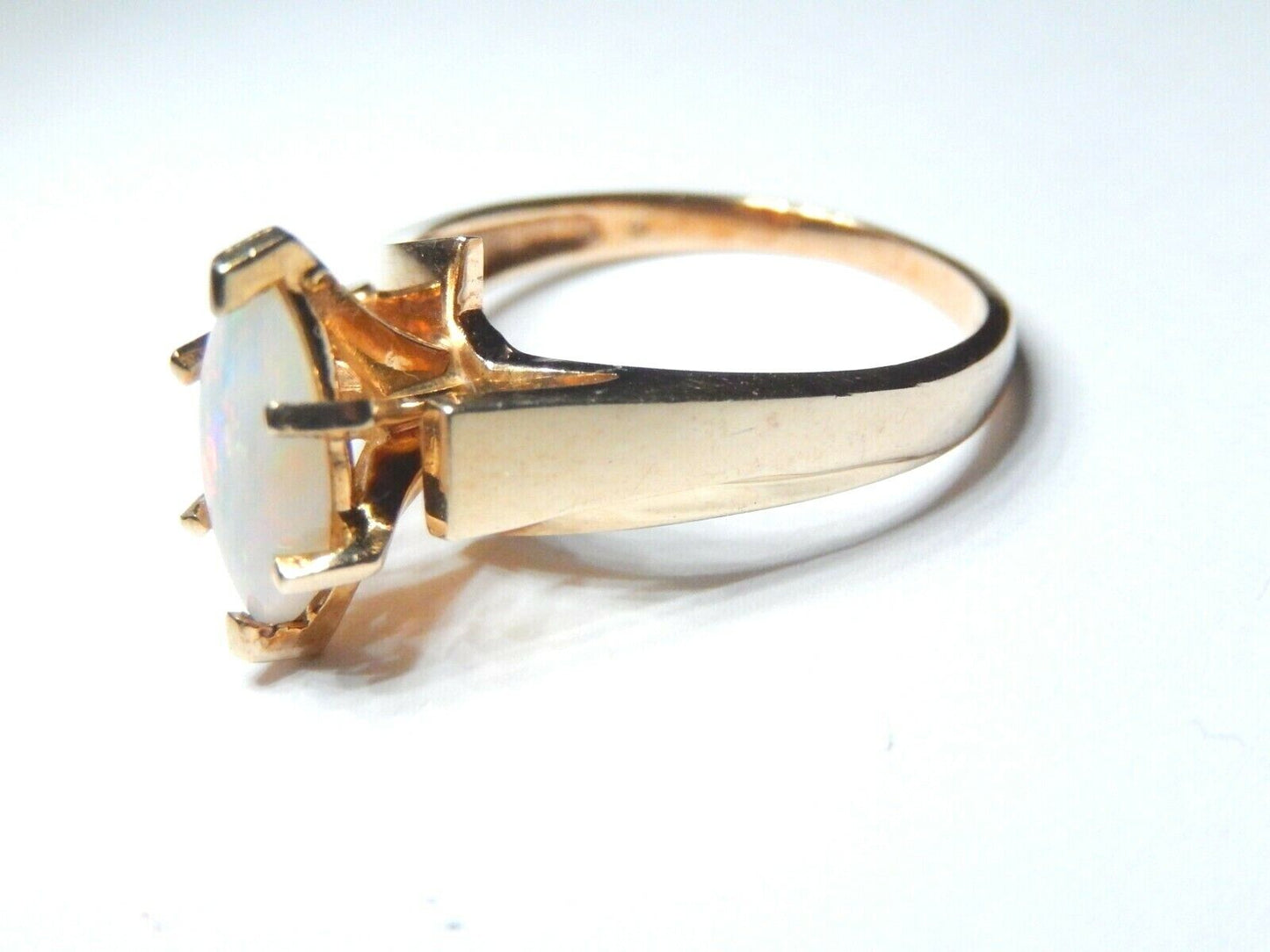 *VINTAGE*  10K Yellow Gold Navette 10mm x 5mm Opal Solitaire Ring Size 6.75