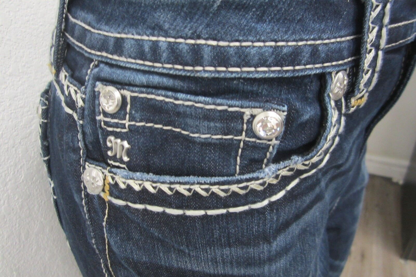 NWT Miss Me Thick-Stitch Mid-Rise Curvy Bootcut Jeans D5014VB291 Size W28 X L34