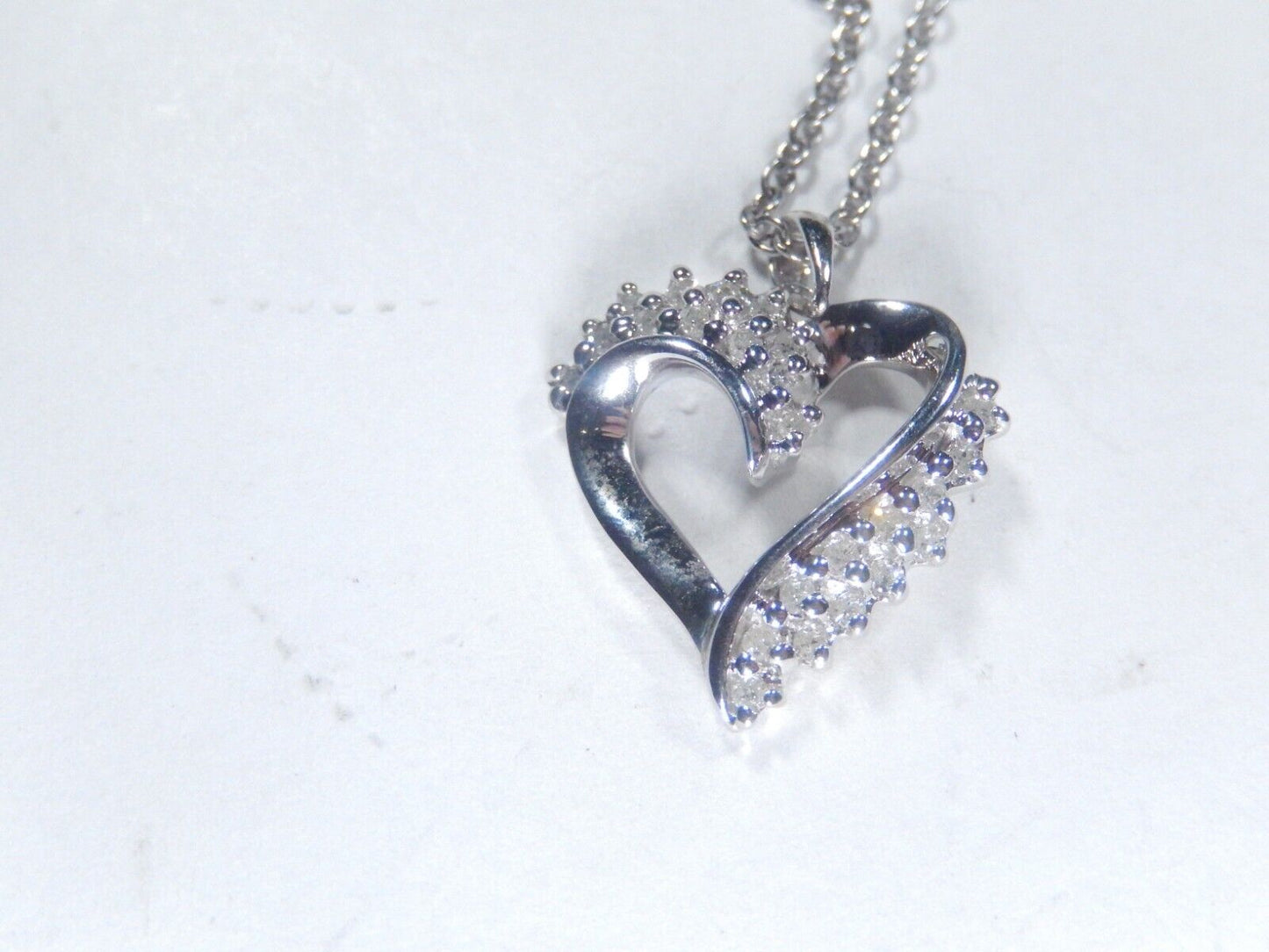 10k White Gold & 1/4CT Natural Diamond Heart Pendant with 18" chain