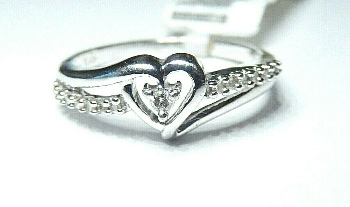 *VINTAGE* 10K White Gold Heart-Shaped Diamond Ring Size 7.25