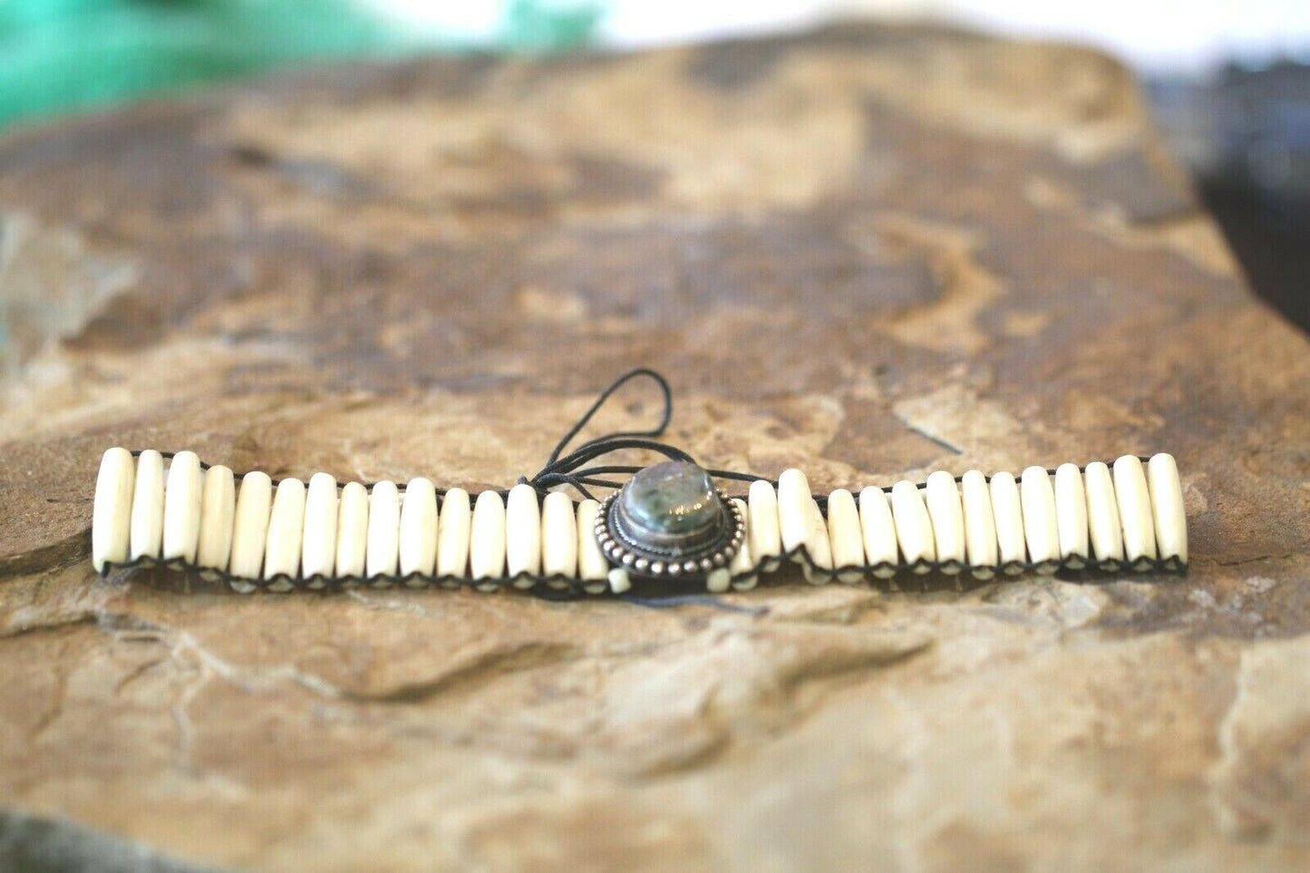 *VINTAGE*  Native American Sterling Silver Agate & Bovine Bone Chocker Necklace
