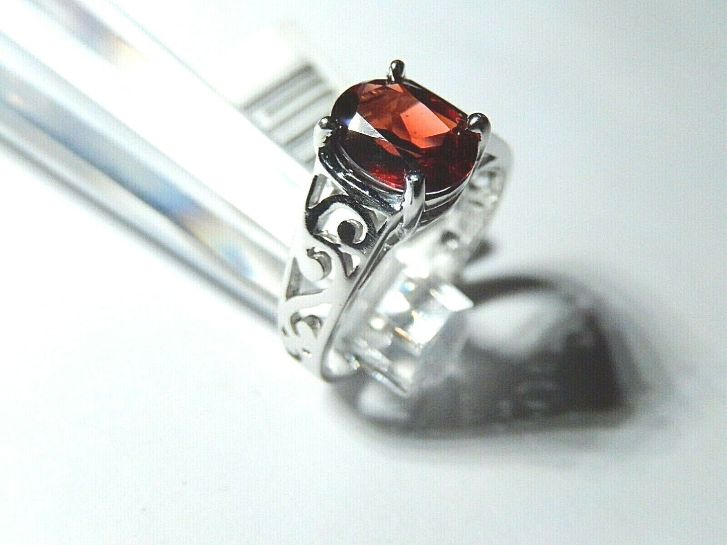 *NWT* 10K White Gold 1.25 Ct Oval Garnet Filigree Ring Size 4.5