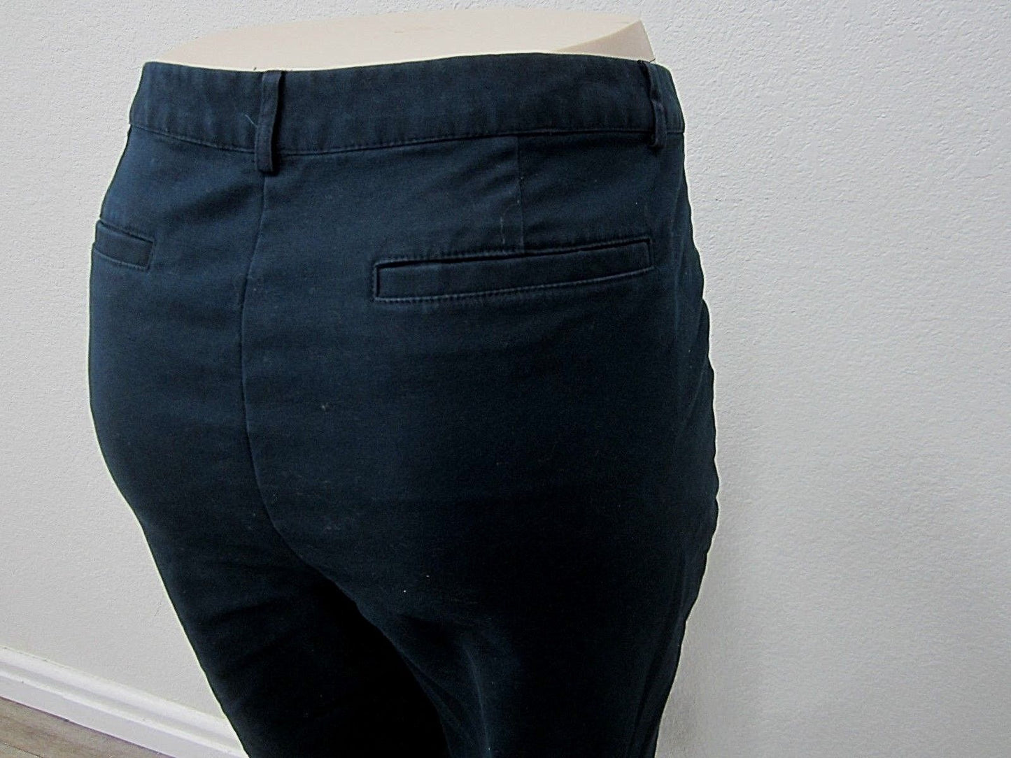 VERY NICE  Michael Kors Navy Basics Skinny Pants Gold Zipper Pockets Size14 x 28
