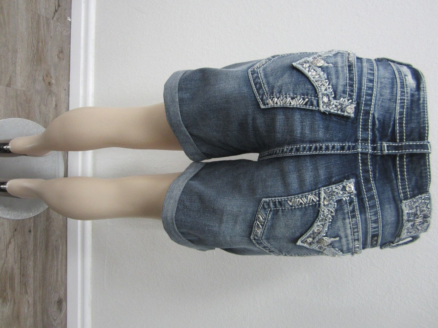 NWT MISS ME Women's Rhinestone Cuffed Stretch Mid-Rise Cut Shorts Size 25 x 6