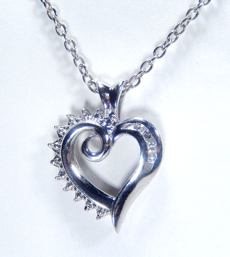 *VINTAGE*  10K White Gold 7 Diamond Heart Pendant  with 18" Chain