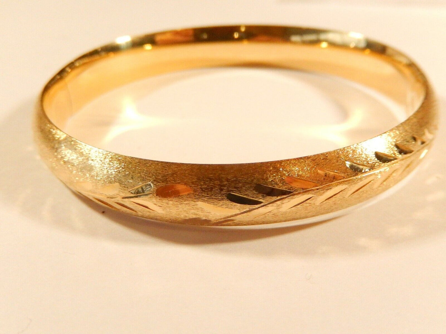 *VINTAGE* 14K Yellow Gold 10mm Florentine Engraved Hinged Bangle Bracelet 14.49g