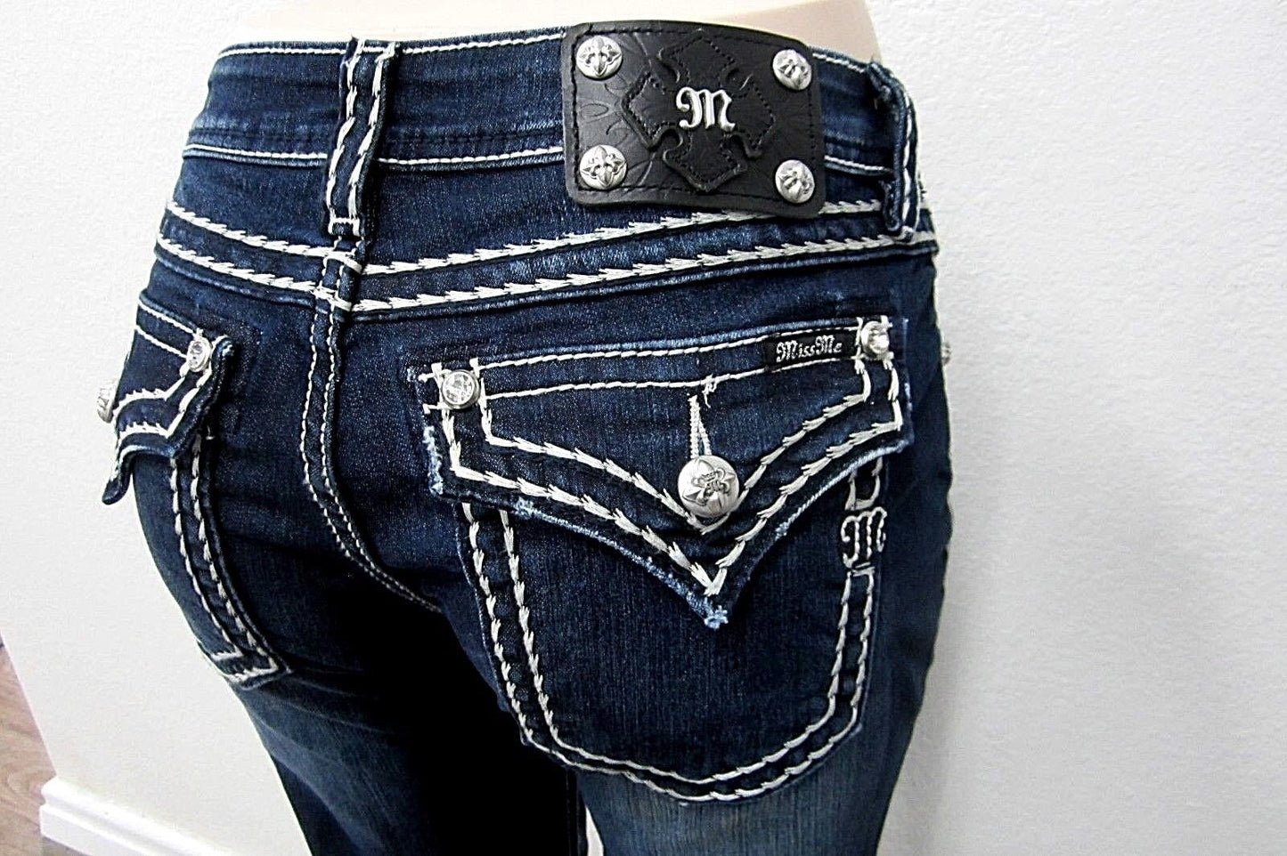 NWT Miss Me Women's Cuffed Capri Shorts Jeans JY5014P58 DK BLU Size 26 x 22