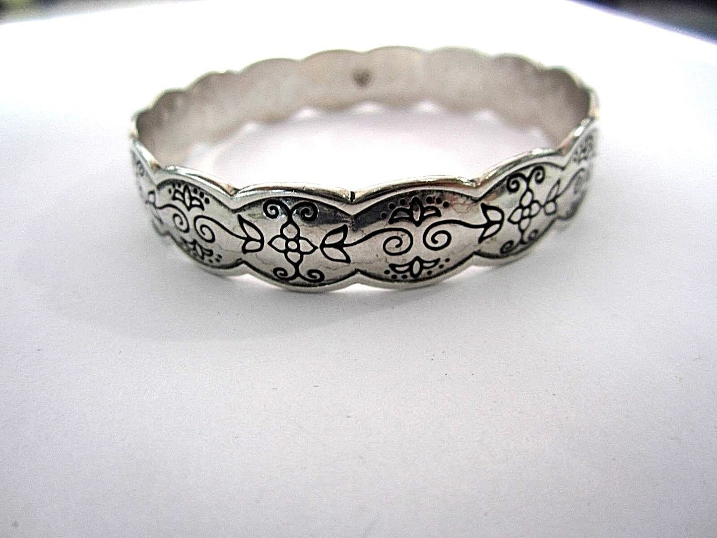 RETIRED BRIGHTON DECORATIVE SCALLOPED SILVER BANGLE 1/2" WIDTH