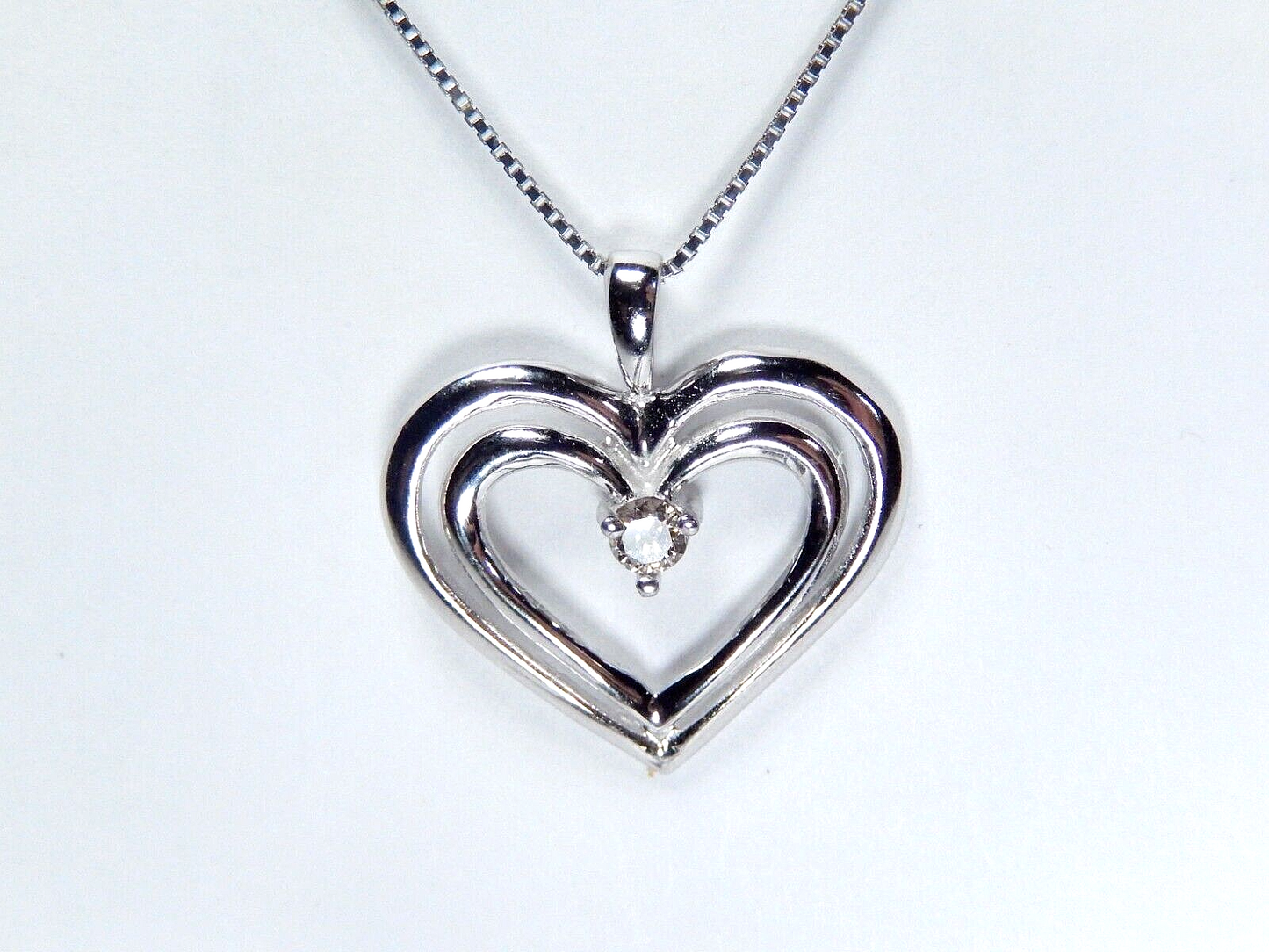 *NWT* 10k White Gold Diamond Heart Pendant  w/18"chain