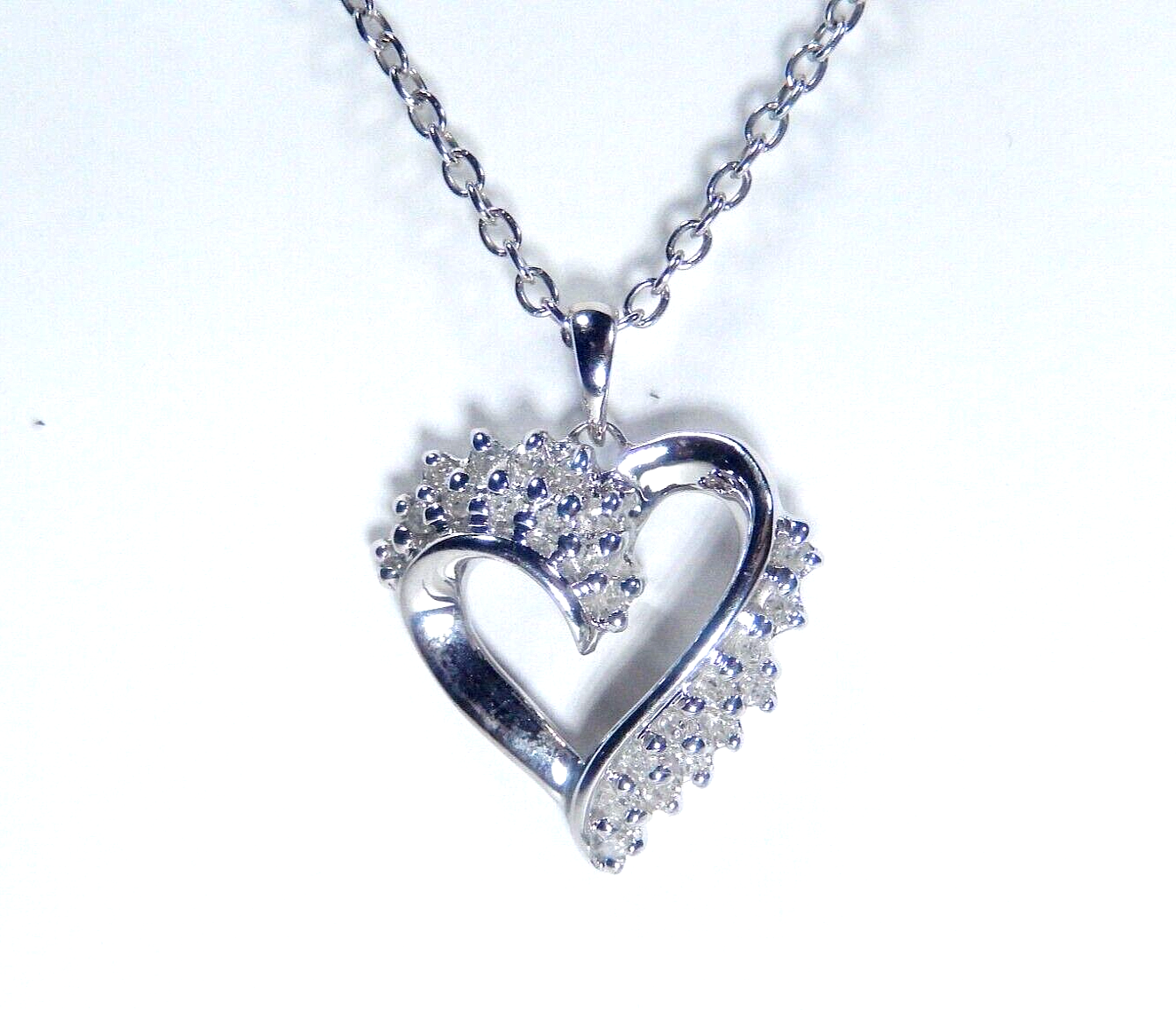 10k White Gold & 1/4CT Natural Diamond Heart Pendant with 18" chain