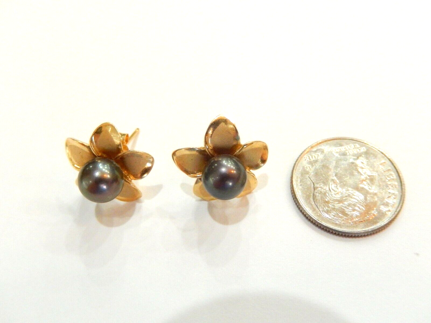 *VINTAGE* 14K Yellow Gold 7mm Tahitian Pearl Flower Stud Earrings