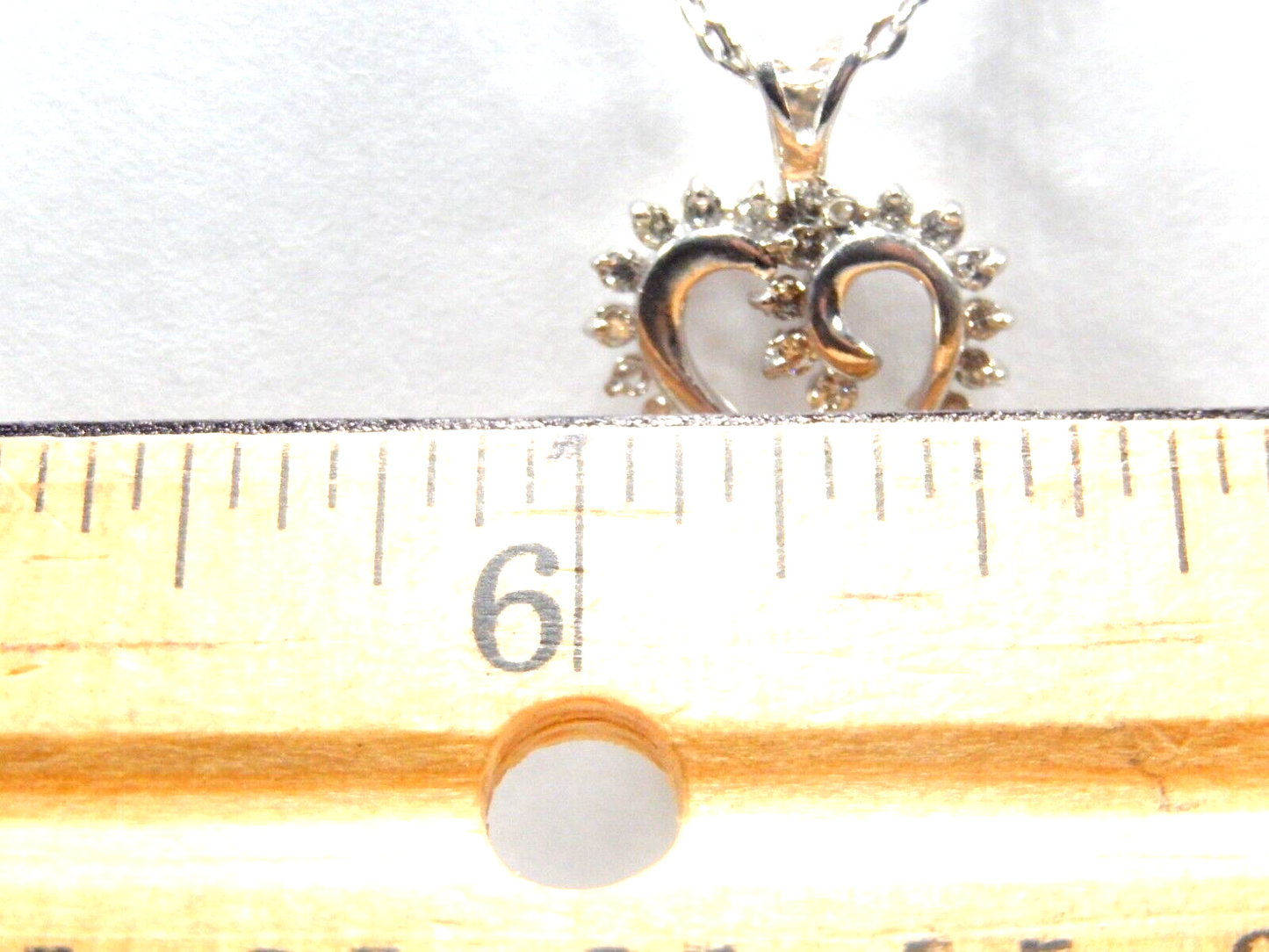 *VINTAGE*  10K White Gold 1/4CT 25 Diamond Heart Pendant w/18"chain