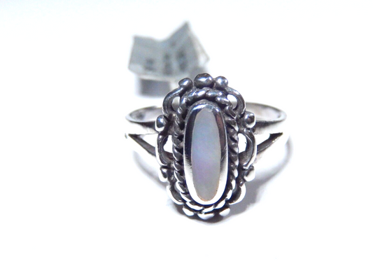 *VINTAGE* Mother of Pearl Ring Bohemian Sterling Silver Southwestern Ring Sz 7.5