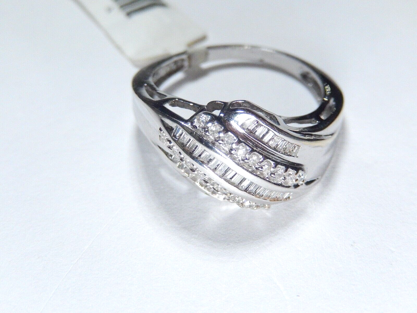 *NWT*  10K White Gold  .50CT Round & Baguette Natural VS Diamond Ring  Size 9