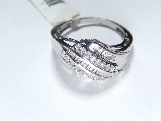 *NWT*  10K White Gold  .50CT Round & Baguette Natural VS Diamond Ring  Size 9