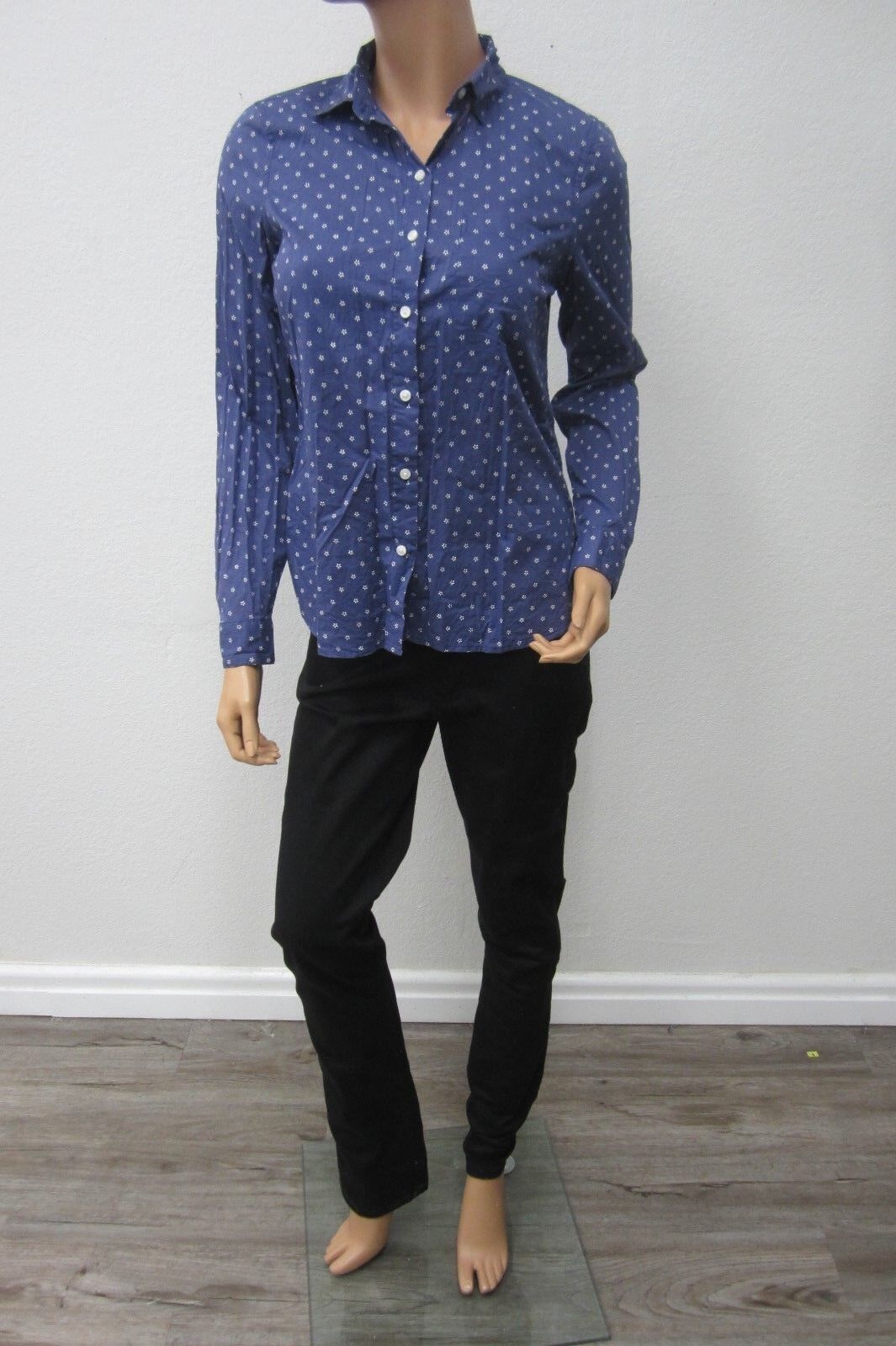 *VERY NICE* Womens Old Navy The Classic Shirt  Buttoned Cotton Top Size XS
