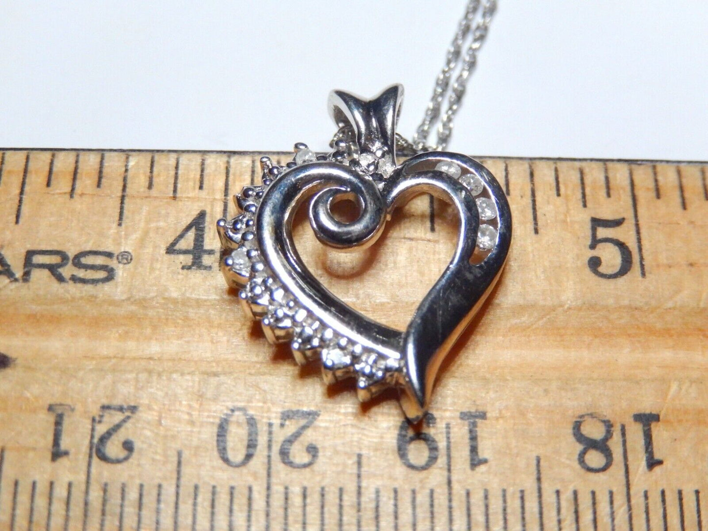 *VINTAGE*    10k White Gold 1/10 CT Diamond Heart Necklace, 18 inch Chain