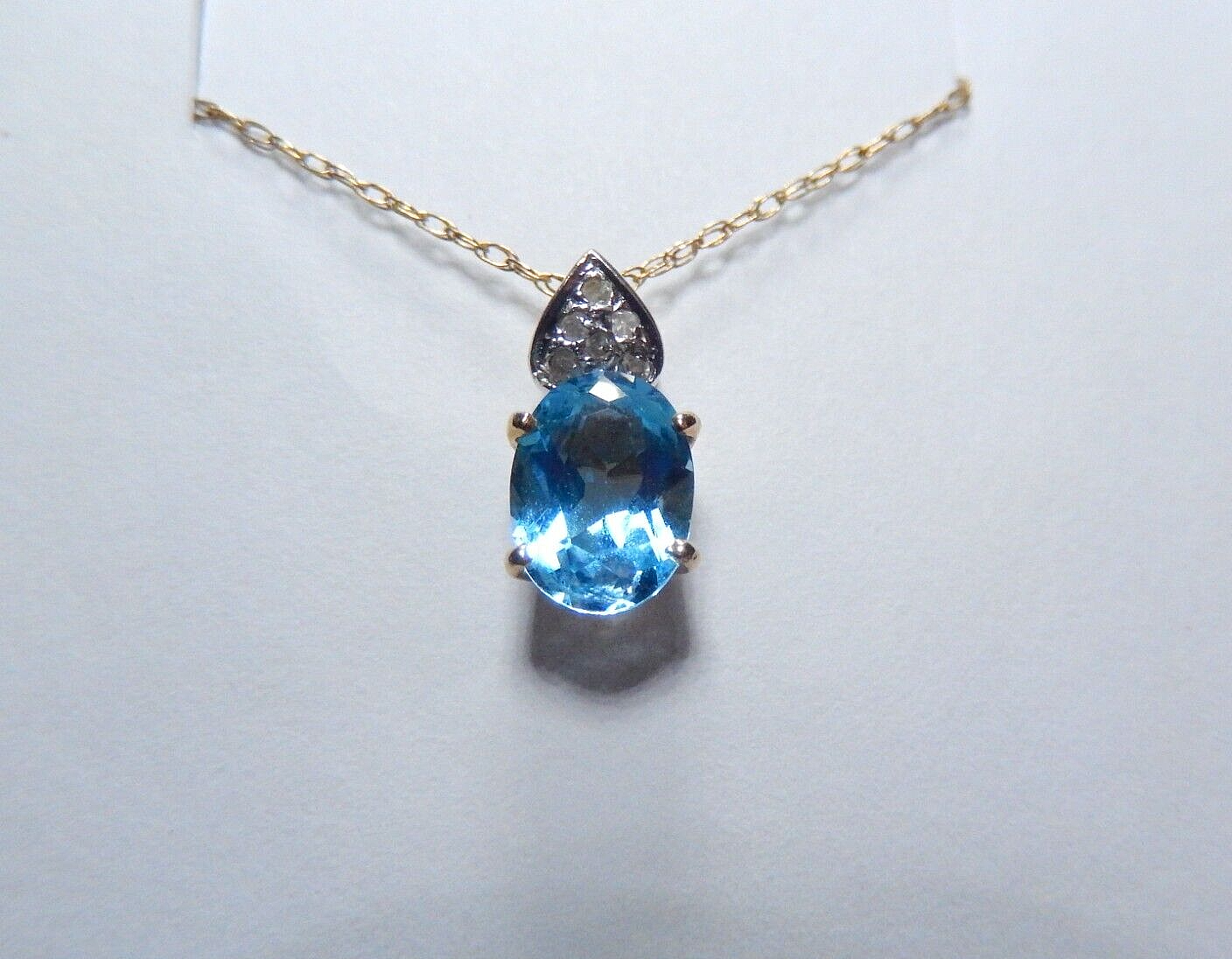 *VINTAGE* 14k Yellow Gold Oval 1.25CT Blue Topaz & Diamond  Pendant w/ 18" Chain