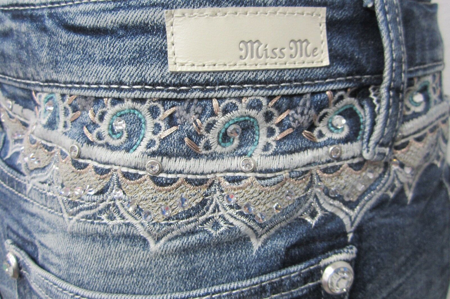 NWT Miss Me  Embellished Yoke Medium Wash Basic Skinny Cut Jeans M3150S Sz 27x29