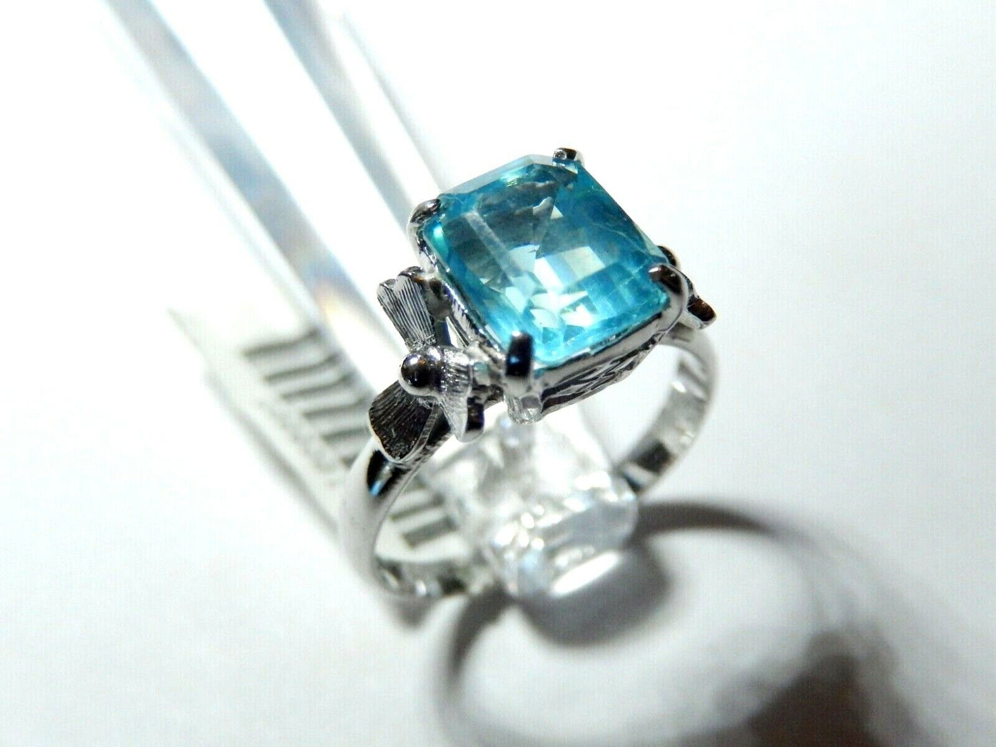 *NWT* 10k White Gold 2.5 Carat Natural Swiss Blue Topaz Solitaire Ring Size 6.75