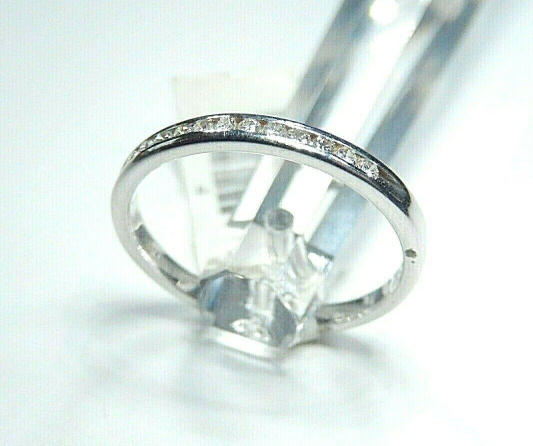 *NWT* 14K White Gold ~1/8ctw Round Natural VS Diamond ~2.5mm Band Size 7