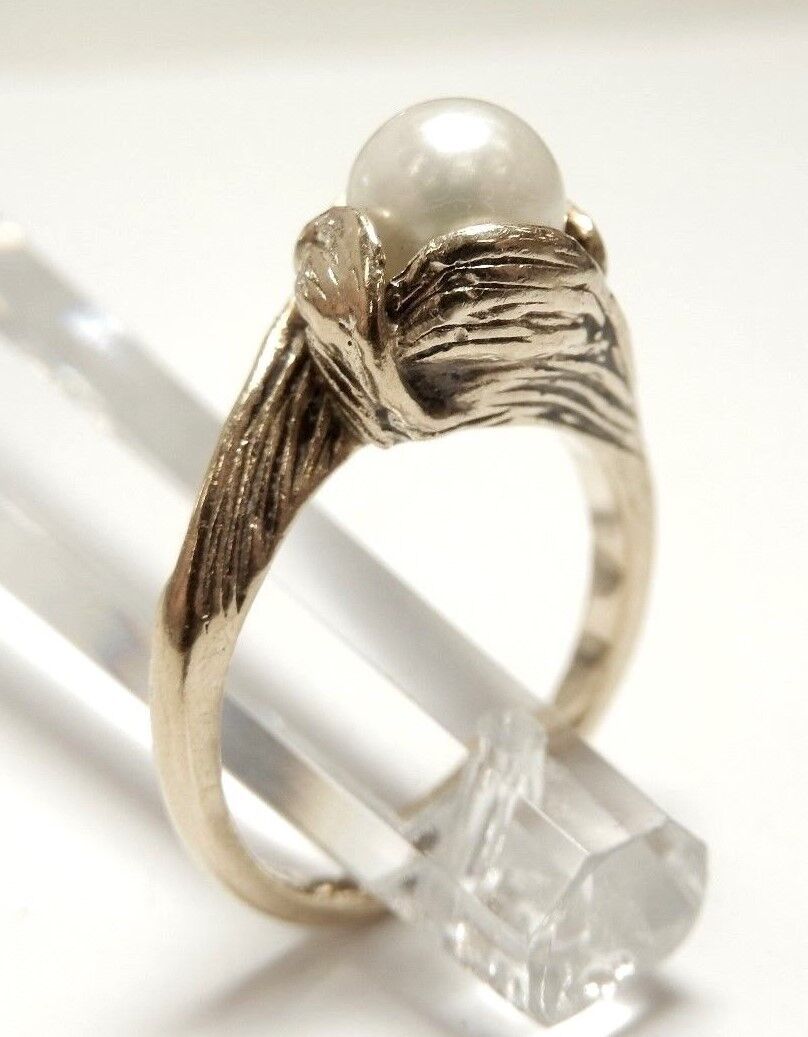 Lovely Vintage 10K Yellow Gold  Ring W/A White 6.5mm Cultured Pearl. Sz 6.5