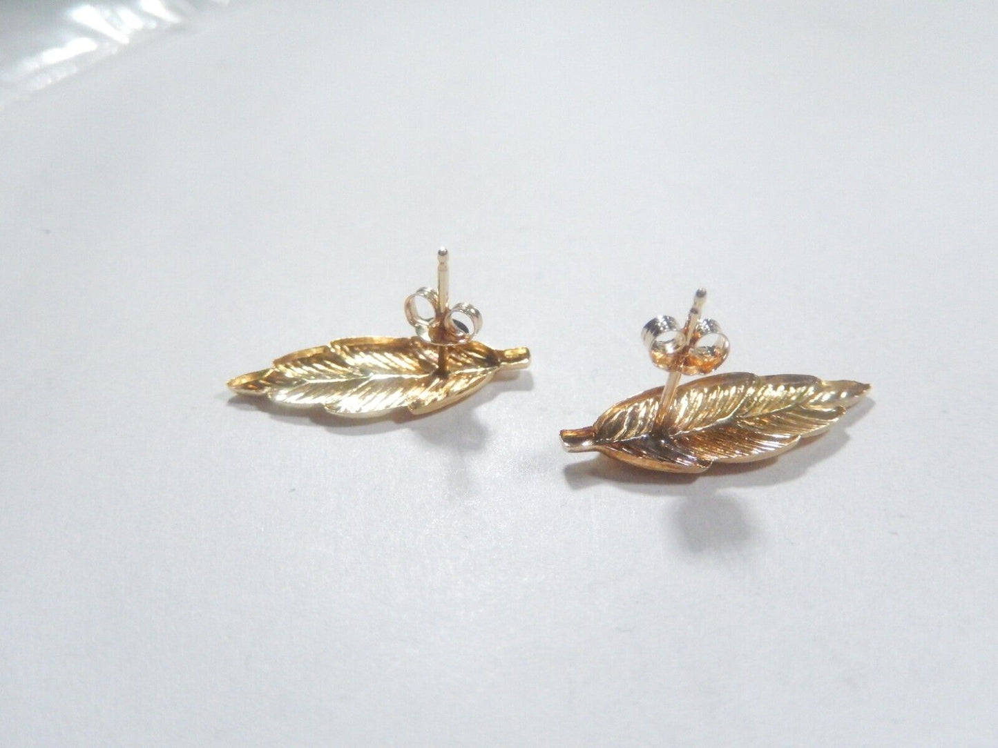 *VINTAGE*  14K Gold Leaf Design Post Stud Earrings