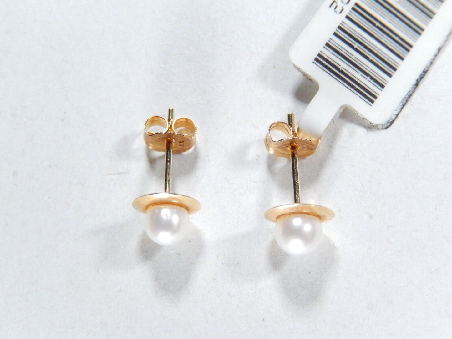 *VINTAGE*  14K Yellow Gold 4mm Round Cultured Pearl Stud Earrings