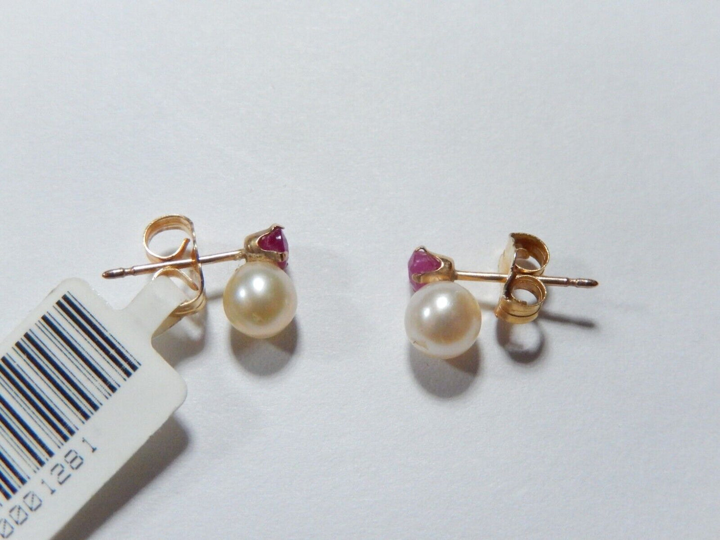 *VINTAGE*  14k Yellow Gold 4.5mm Pearl & Ruby Earstud Earrings
