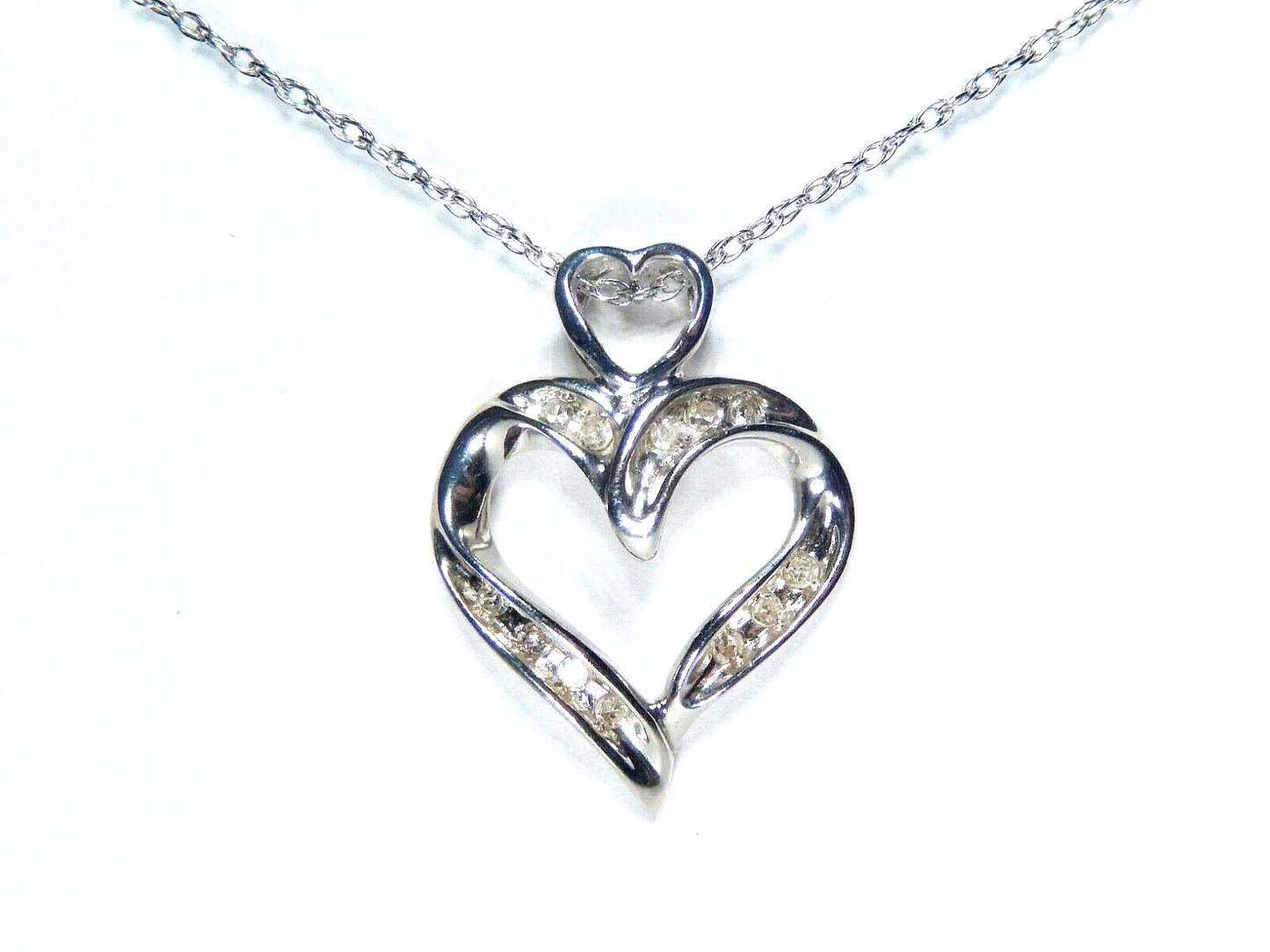 10k White Gold .25CT Natural Baguette Diamond Heart Pendant w/18" Chain