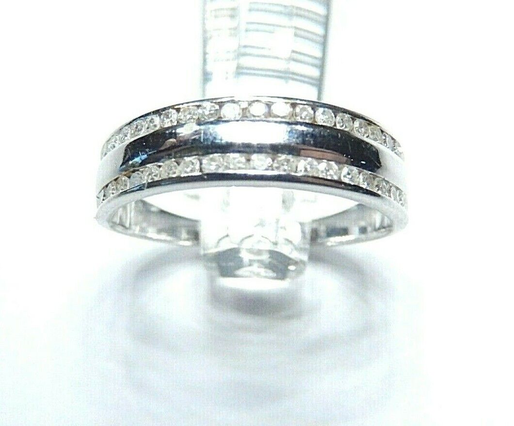 *NWT* 14k White Gold .33ct - 33 Natural Diamond 5mm Band Ring Size 7.25